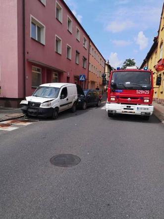 Kamień Krajeński: Koszmarny wypadek! Zderzenie aut i potrącenie. Ranne małe dziecko