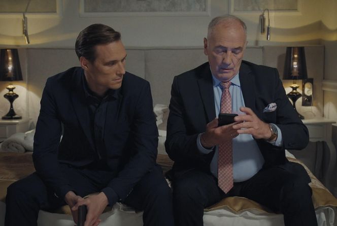 M jak miłość, odcinek 1884. Olek (Maurycy Popiel), Jerzy Argasiński (Karol Strasburger)