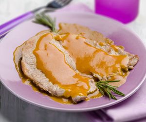 Minutowe steki wieprzowe w sosie musztardowym