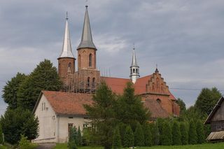 Odrzykoń - w tej wsi na Podkarpaciu w setną rocznicę insurekcji wystawiono pomnik Tadeusza Kościuszki. Stanął wśród ruin zamku