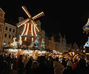 Tłumy na otwarciu Jarmarku Bożonarodzeniowego 2023 we Wrocławiu. Zobacz zdjęcia!