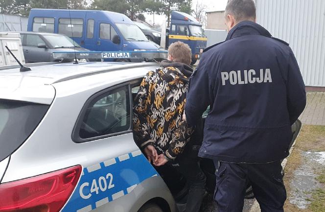 Izbica Kujawska. Desperat groził policjantom ŚMIERCIĄ! Użył NOŻY!