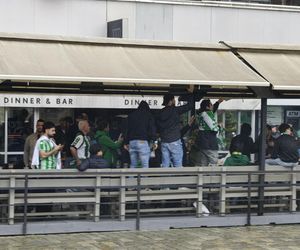 Gorąco przed finałem Ligii Konferencji we Wrocławiu. Tysiące kibiców na Rynku 