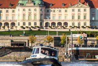 Dramatyczna akcja policji w Warszawie. W ostatniej chwili wyłowili z Wisły tonącego