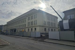 Tu w Krakowie powstanie hotel Roberta De Niro. Inwestycja jest krytykowana za wycinkę drzew [GALERIA]