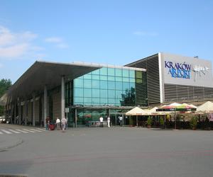 Interwencja na lotnisku Kraków-Balice. Ktoś porzucił walizkę i torbę. W akcji Straż Graniczna