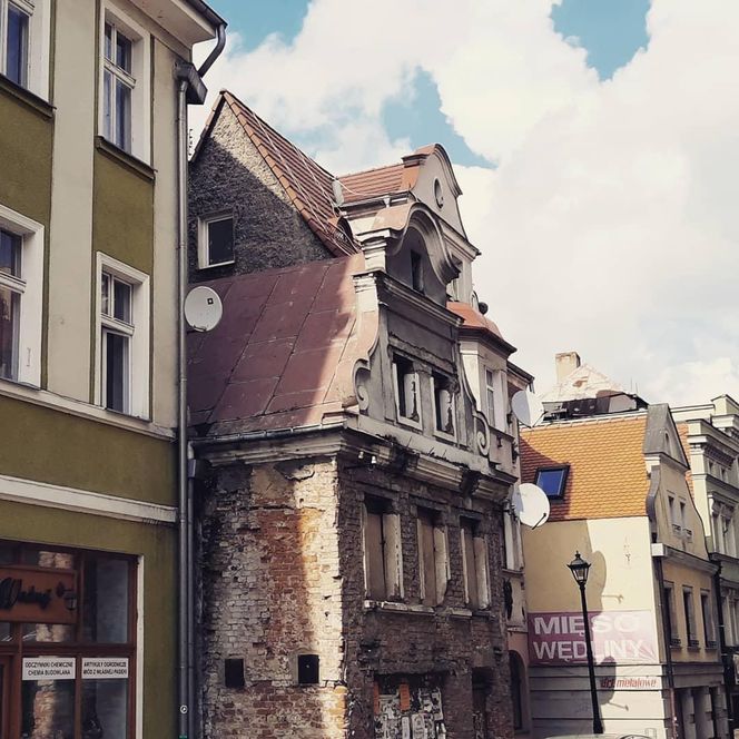 O tym mieście mówią "mała Praga". Twierdza, podziemia i najstarszy kamienny most 