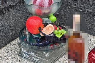 Grób Jerzego Urbana w Zaduszki. Niewiarygodne, co mu położyli na płycie!