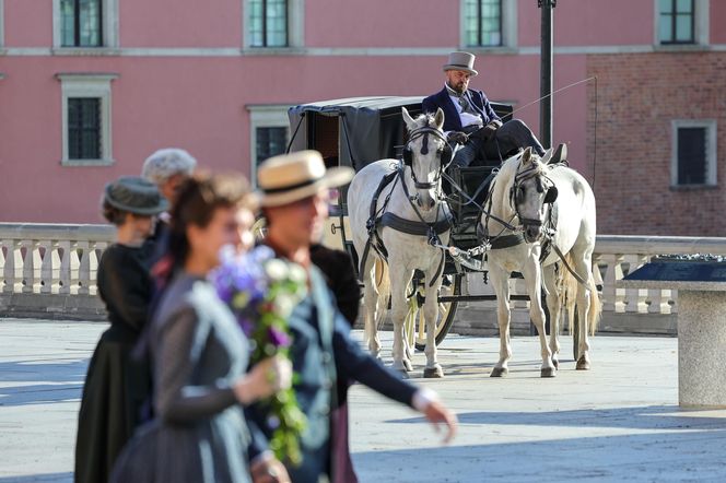 Ekipa "Lalki" na planie na placu Zamkowym