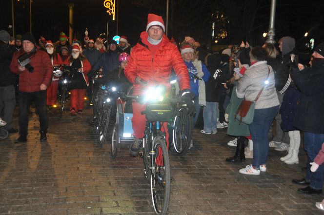 Orszak Świętego Mikołaja i choinka w Rynku w Kielcach