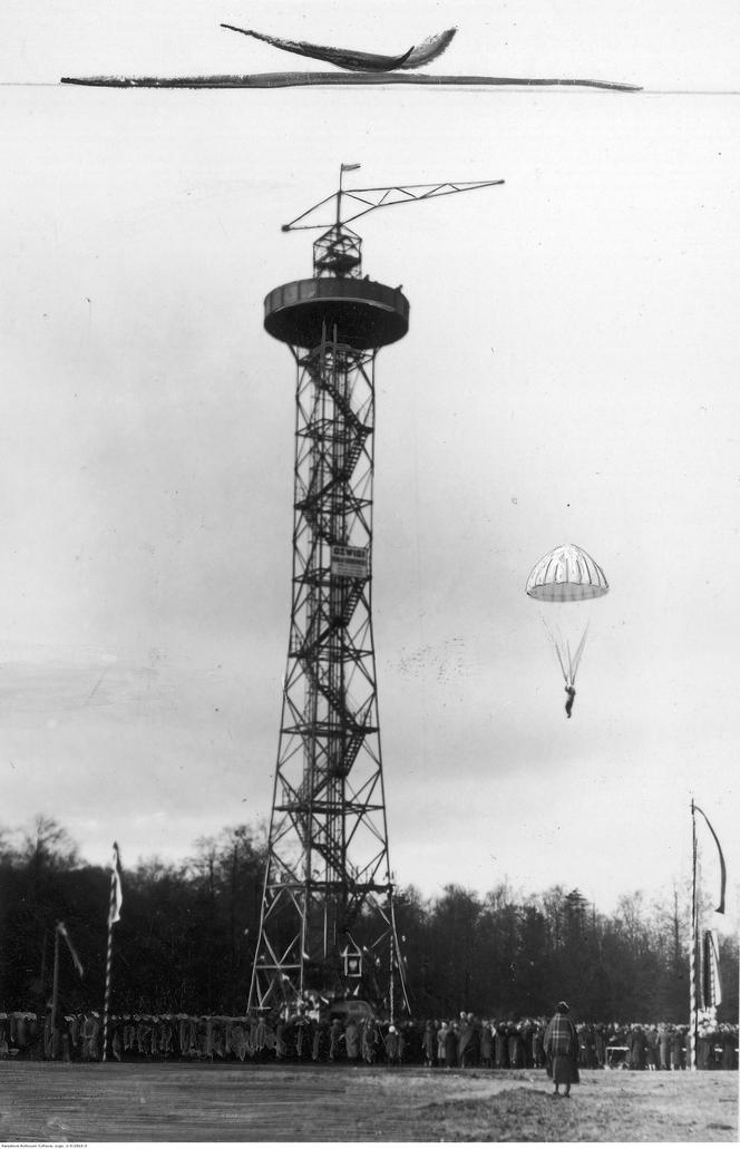 Oddanie do użytku wieży spadochronowej wybudowanej przez Zarząd Obwodu Wojewódzkiego LOPP w parku im. Józefa Piłsudskiego w Łodzi