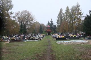 Wszystkich Świętych 2020. Przerażający widok z cmentarzy w Warszawie
