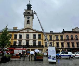 Pożar wieży ratuszowej w Cieszynie. Z Ratusza ewakuowano pracowników i petentów