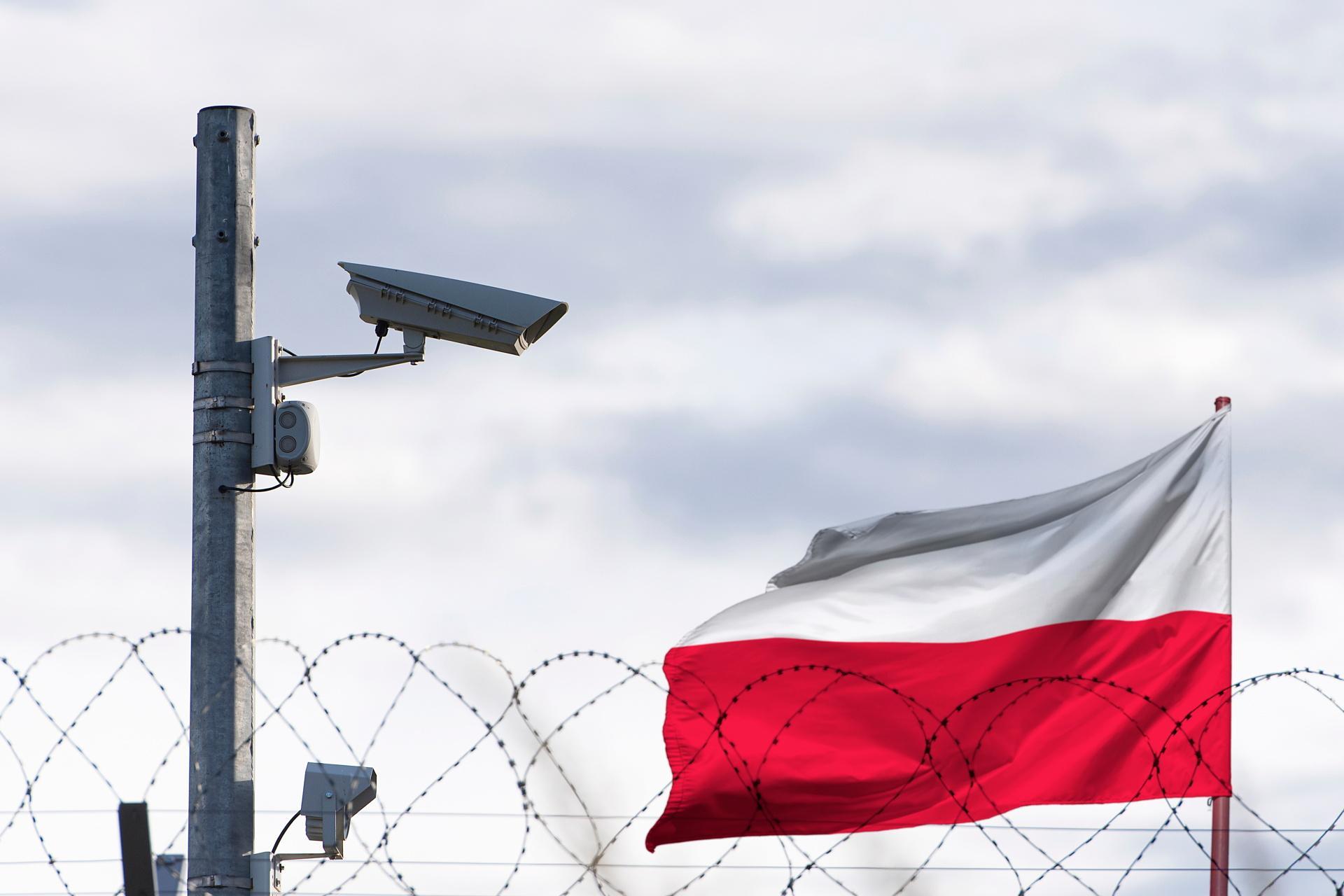 Łotwa: Migranci sforsowali zaporę na granicy. Pomogły białoruskie służby.