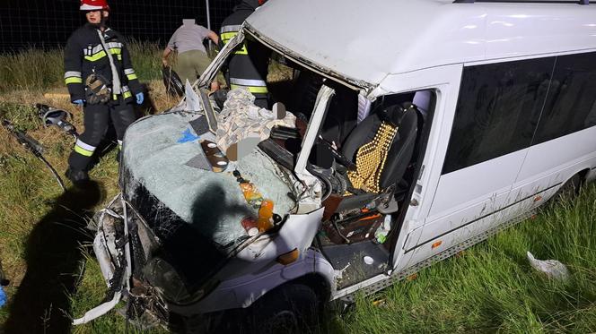Poważny wypadek na A1 pod Toruniem. 36-latek rozbił busa