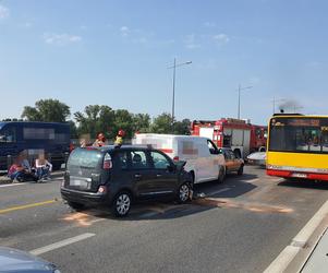 Karambol na Moście Łazienkowskim! Dwie osoby trafiły do szpitala, gigantyczny korek do centrum