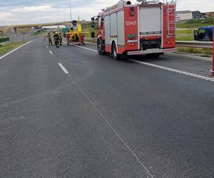 Dachowanie osobówki na DK 5 w Zbrachlinie. Dwie osoby ranne [ZDJĘCIA]