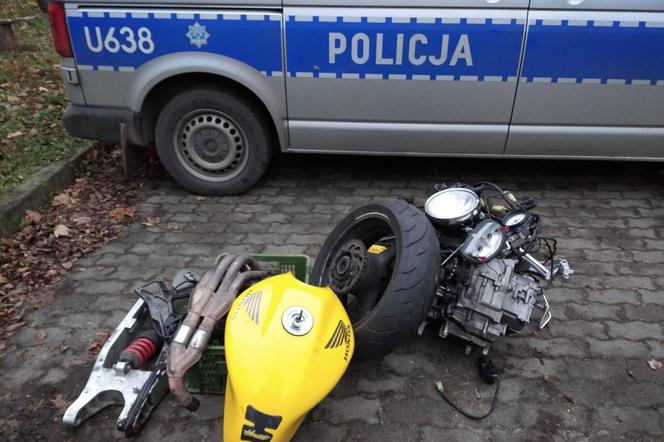 Narkotyki z kradzionym motocyklem w tle. 2 osoby zatrzymane