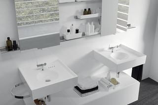 Łazienka z dwiema umywalkami