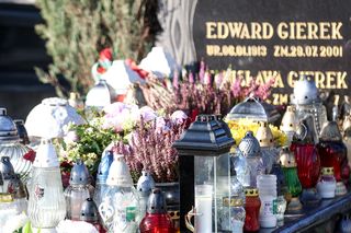 Grób Edwarda Gierka w Sosnowcu tonie w kwiatach na Wszystkich Świętych