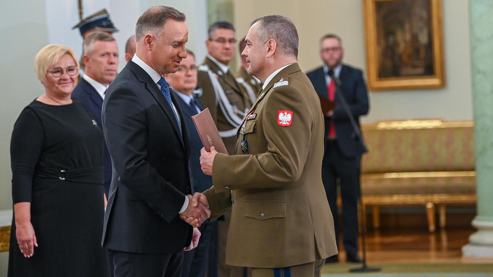 Gen. Kukuła przyjmuje nominację od prezydenta Dudy