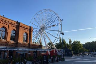 Powrót wielkiej atrakcji! Na rynku Manufaktury już stoi ManuEye. Kiedy wejdą tam pierwsi zwiedzający?