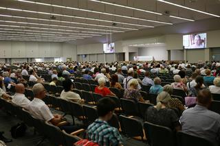 Kongres Świadków Jehowy 2024. W niedzielnych wydarzeniach wzięły udział tłumy