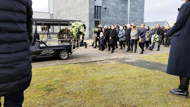 Pogrzeb tragicznie zmarłej rodziny z Namysłowa. Matka i syn spoczęli w jednym grobie. Ceremonia