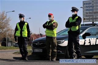 Wrocław: Pijana 61-latka jechała całą szerokością jezdni. Miała 3 promile alkoholu!