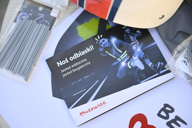 Rośnie liczba wypadków z udziałem hulajnóg. Radni Mazowsza apelują do dzieci i młodzieży: „Noście kaski i odblaski!”