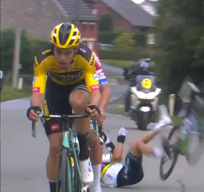Wypadek Alaphilippe'a na Ronde Van Vlaanderen