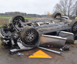 Samochód dachował, kierowca z Leszna miał dwa promile