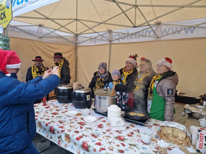 Mikołajkowy weekend w Pucku. Lodowe Lwy Morskie, jarmark i impreza świąteczna w stylu PRL! 