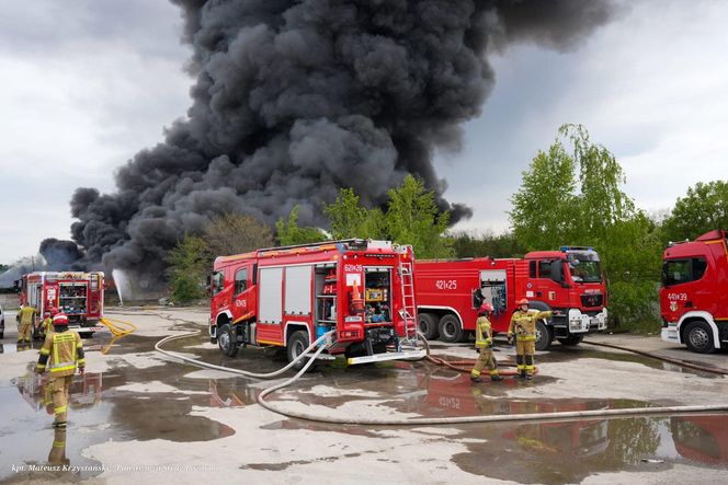 Gigantyczny pożar chemikaliów w Siemianowicach Śląskich. Wdrożono specjalne środki 