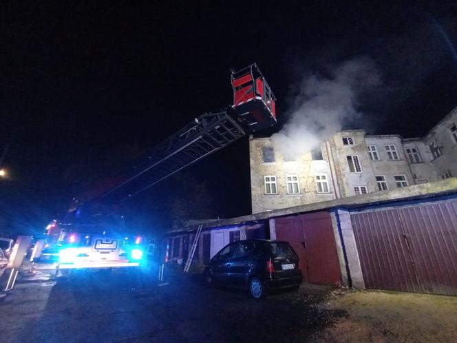 Kalisz: pożar mieszkania w kamienicy przy ul. Harcerskiej