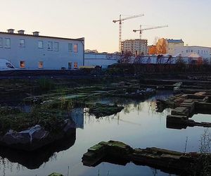 Fundamenty dawnych kamienic przy ul. Św. Floriana