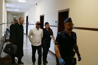 Chciał żywcem spalić żonę. Sekundy dzieliły ją od śmierci. Spędzi w więzieniu długie lata