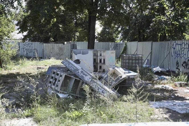 Mieszkańcy Warszawy o zdemolowanym Parku Miniatur w centrum: "Sprzątnijcie ten syf!" 