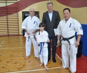 Akademia Karate w Skarżysku. Certyfikaty na wyższe stopnie dla wychowanków klubu