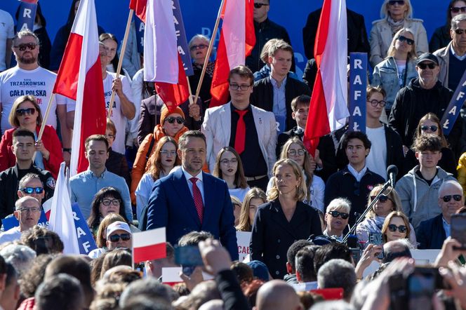 Porównujemy stroje Marty Nawrockiej i Małgorzaty Trzaskowskiej