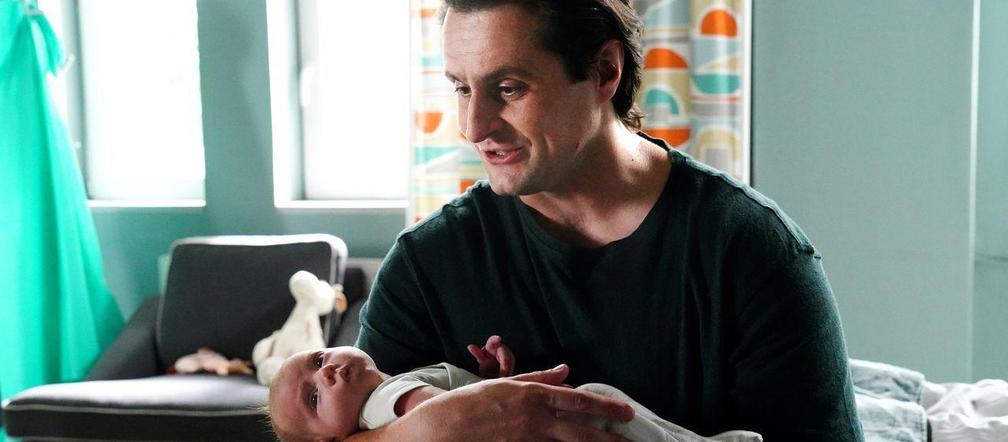 Barwy szczęścia odc. 2948: Herman (Maciej Raniszewski) i córeczka Rozalia