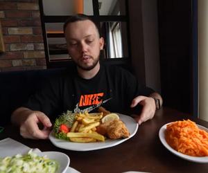 Popularny YouTuber we Władysławowie. Sprawdził najlepszą restaurację i tanią smażalnię
