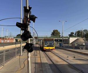Poważne utrudnienia we Wrocławiu. Koparka zerwała sieć trakcyjną na Szczepinie 