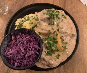 Restauracja Przystań znajduje się w Czarnowie 41A