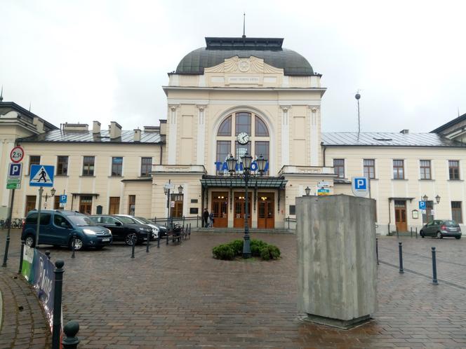 Pomnik dworzec PKP