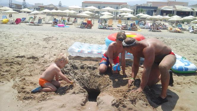 Marcin Siegieńczuk z rodziną na Krecie