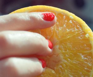 Szukasz idealnego manicure’u na lato? Te kolory pięknie podkreślą wakacyjną opaleniznę