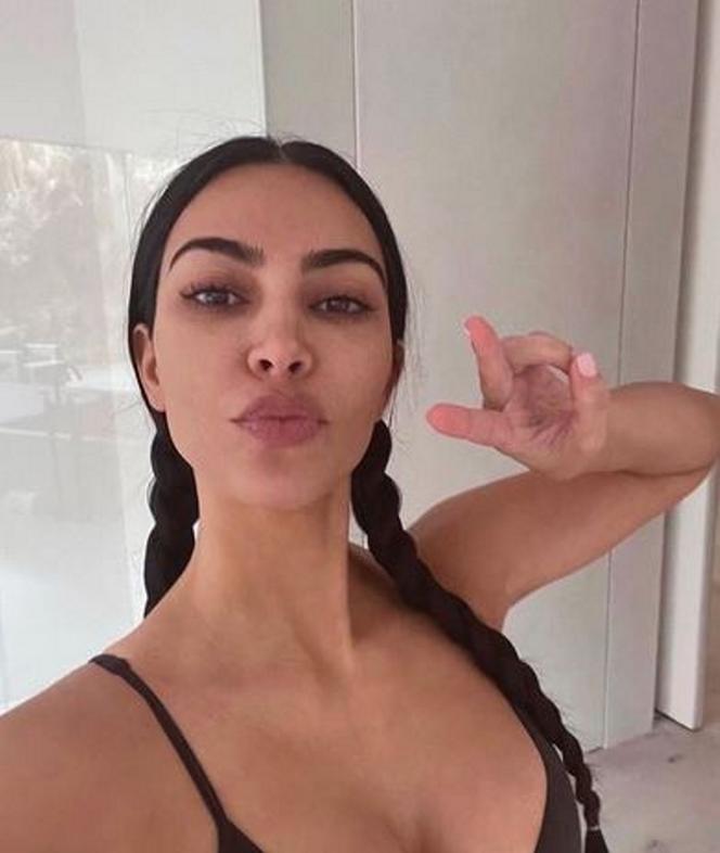 Kim Kardashian pokazała na okładce gołą pupę. Tym razem przesadziła?