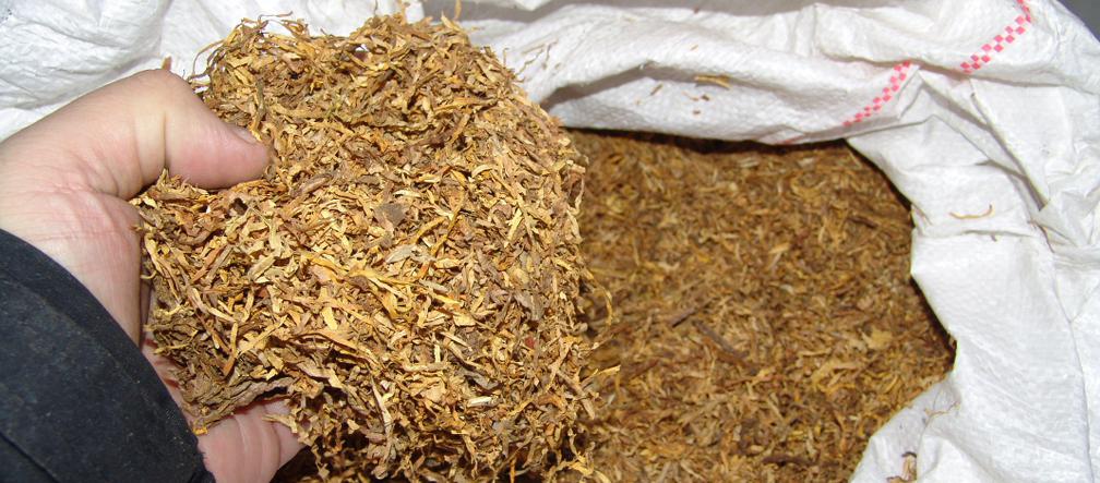 Ponad tona tytoniowej kontrabandy w dostawczaku