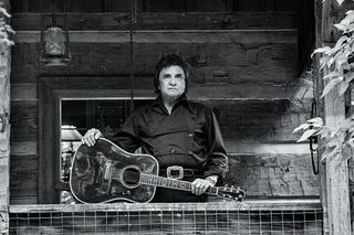 Jedna zmiana w tekście wystarczyła. Johnny Cash ukradł tę piosenkę jej autorowi!